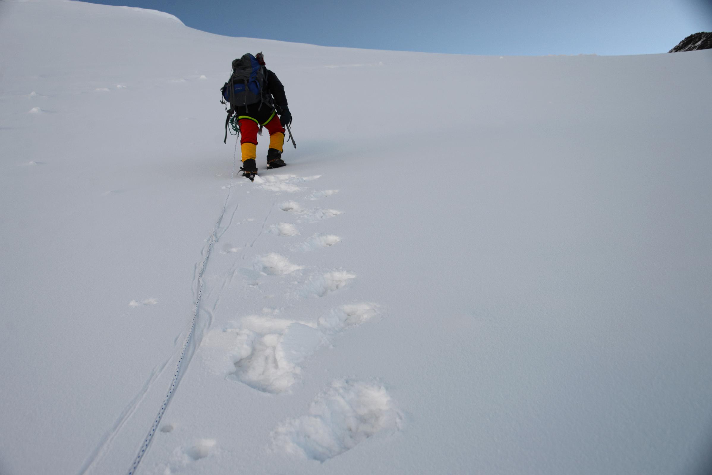 09 Climbing Sherpa Lal Singh Tamang Leads The Way Up The Snow Slope From Lhakpa Ri Camp I Towards The Summit 